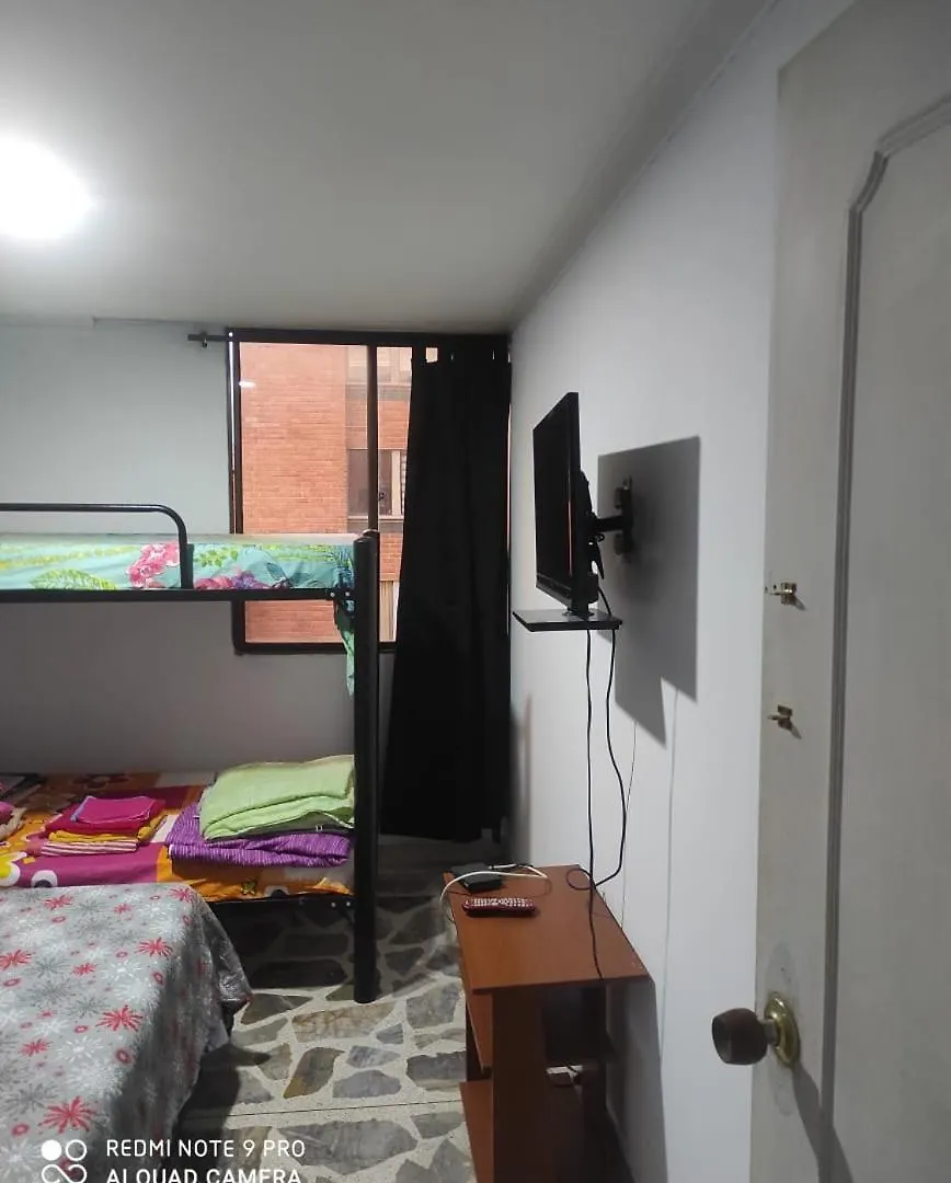Apartamento 4 Habitaciones Sector Estrato 5 Laureles Medellin 0*,